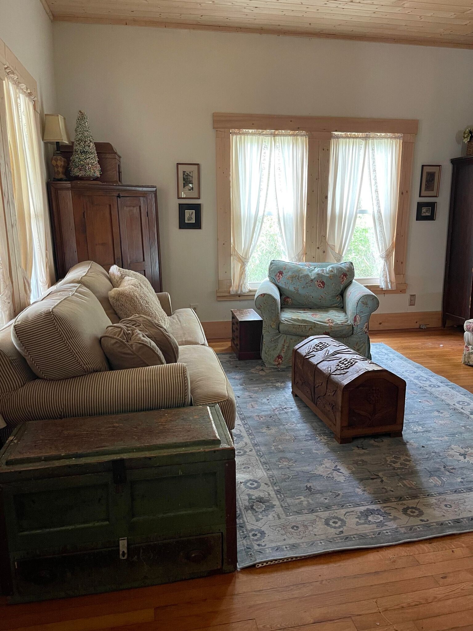 Building Photo - 320 N Poplar St