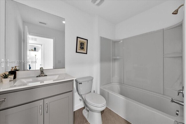 Building Photo - 1004 Willow Pl