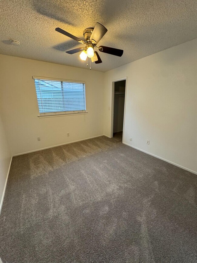 Building Photo - 6348 N Genoa Ave