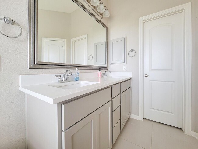 Building Photo - 219 Biltmore Loop