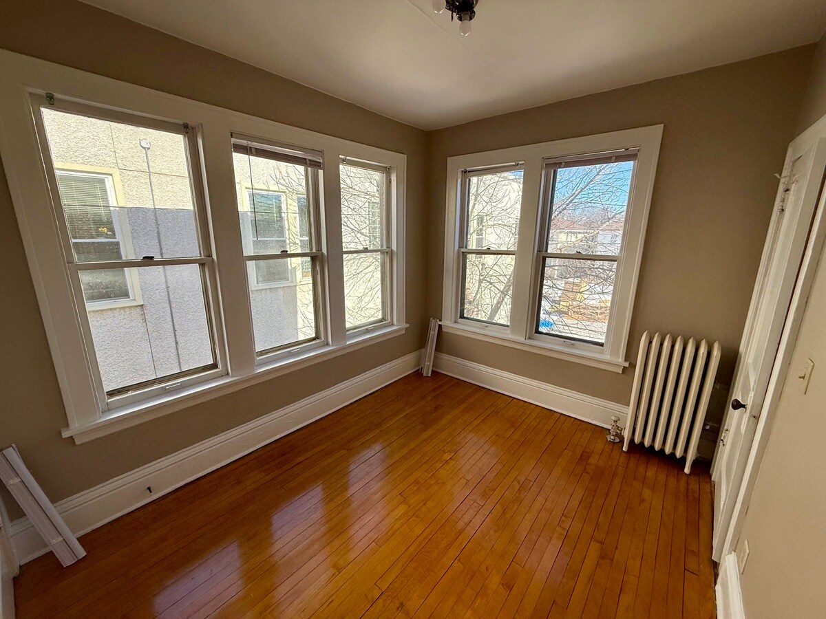 Building Photo - 3741 Harriet Ave