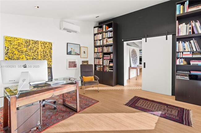 Building Photo - 2132 Middle River Dr