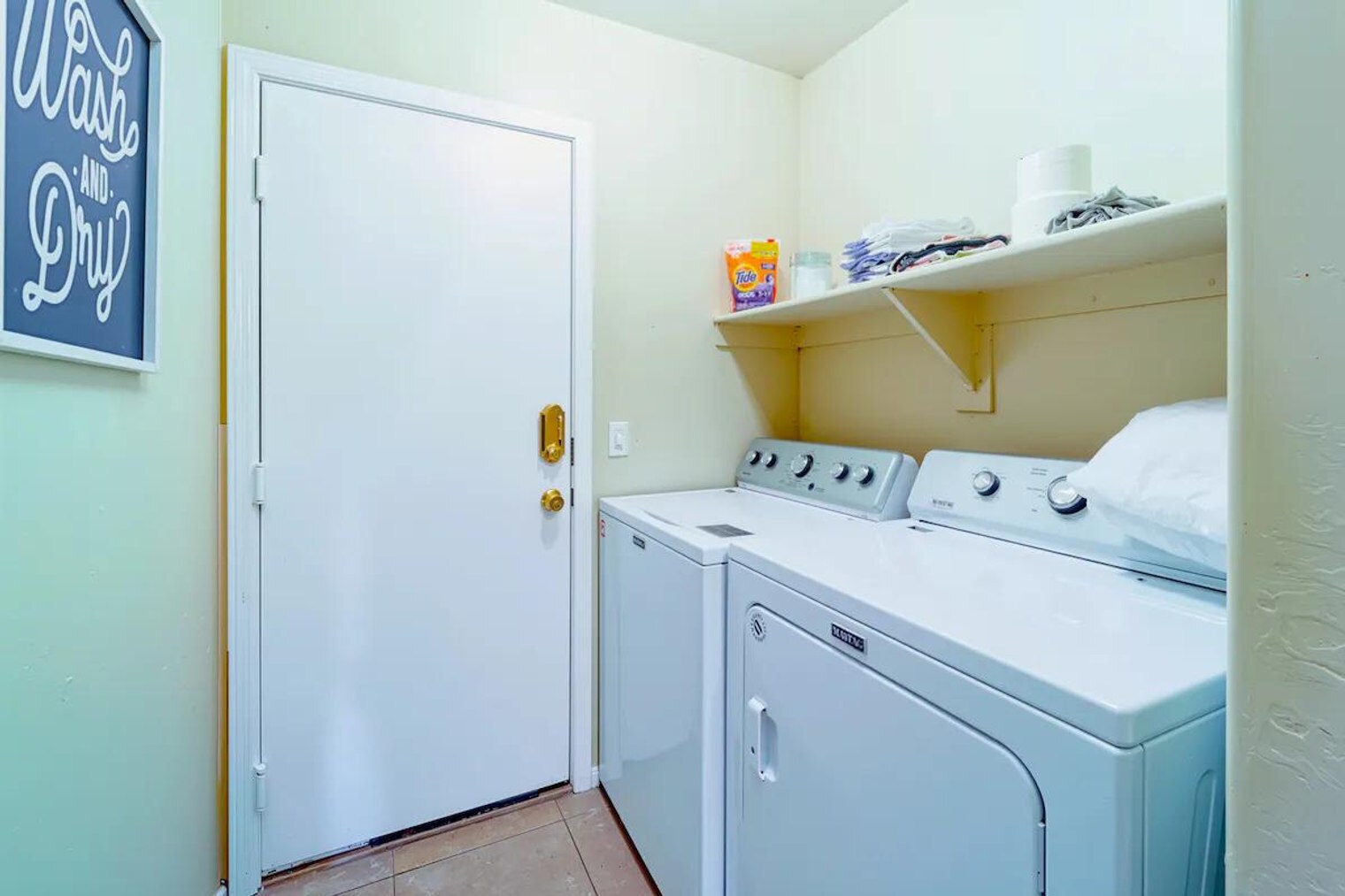 Building Photo - 1546 N Desert Willow St