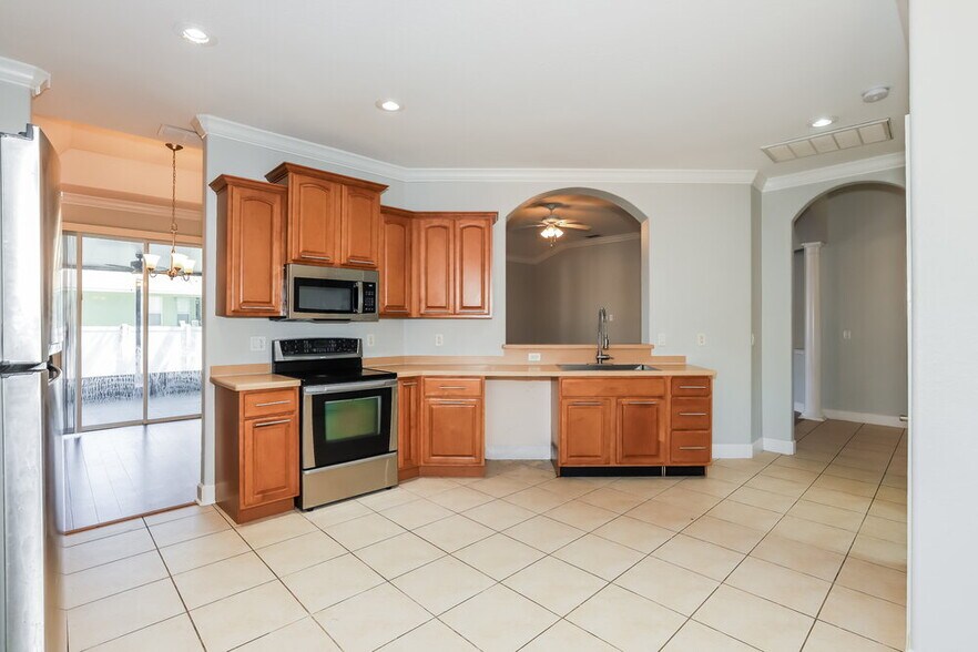 Building Photo - 5422 Oxford Manor Cir