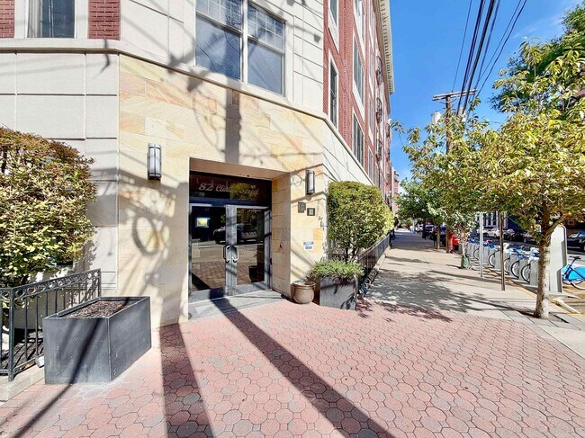 Building Photo - 82 Clinton St