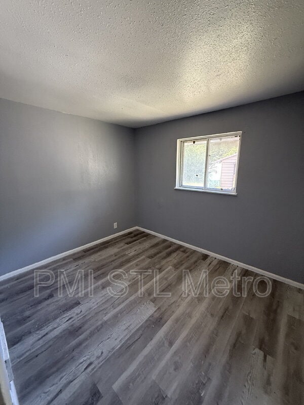 Building Photo - 10870 Spring Garden Dr