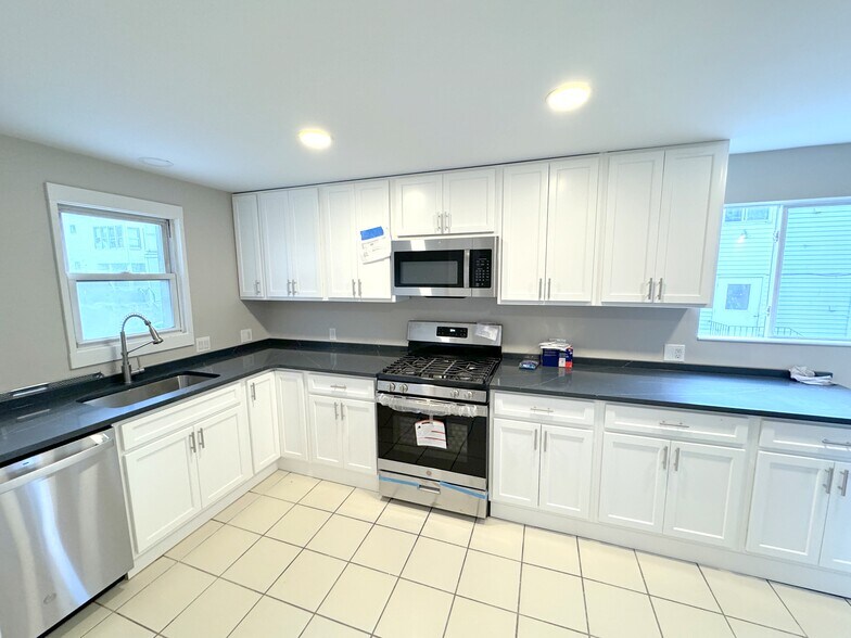 Building Photo - 145 Union St