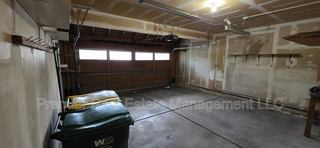 Building Photo - 572 W Jamison Pl