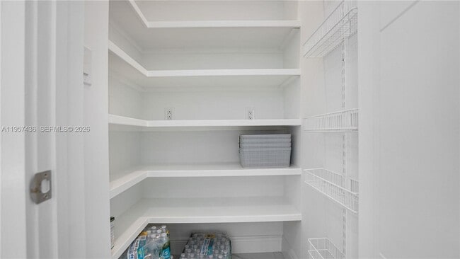 Building Photo - 711 Sunset Rd