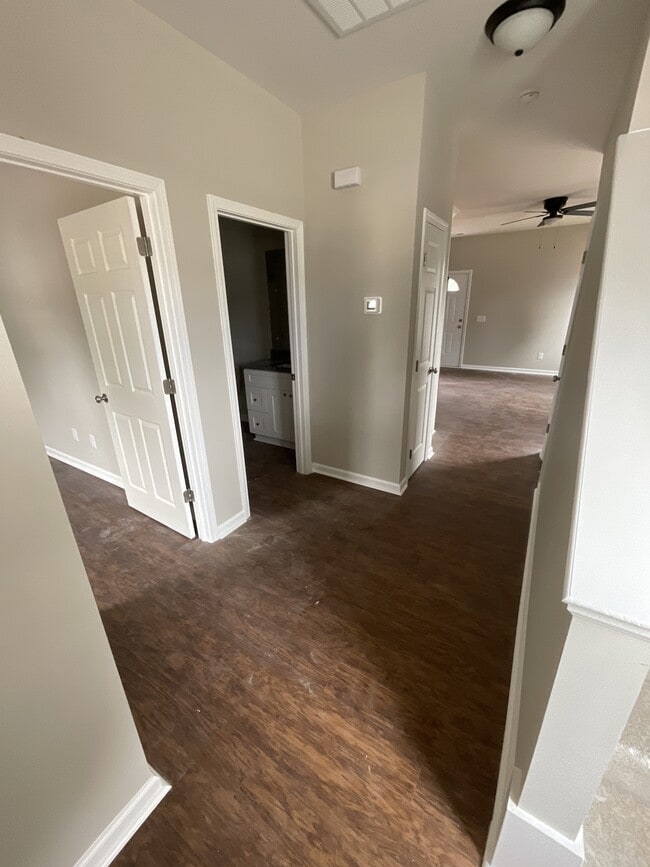 Building Photo - 1015 W C St