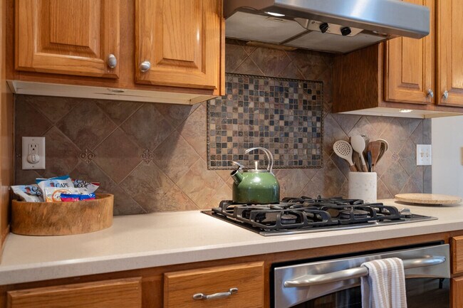 Building Photo - 350 Park Creek Ridge