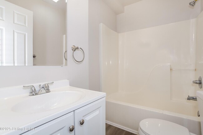 Building Photo - 5130 Fay Ave