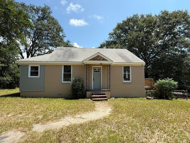 Building Photo - 2BR Cottage w/Deck & Fenced Yard