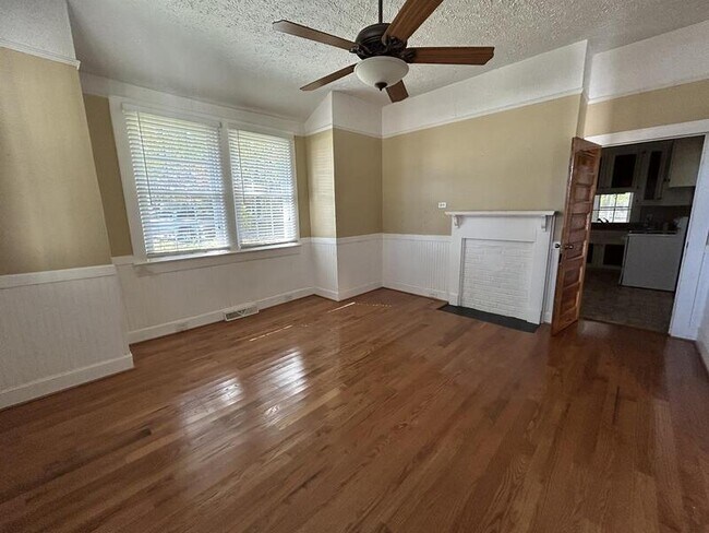 Building Photo - 601 Williams St