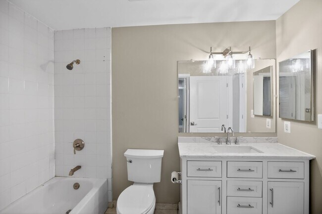 Building Photo - One Bed One Bath Condo in Tenleytown