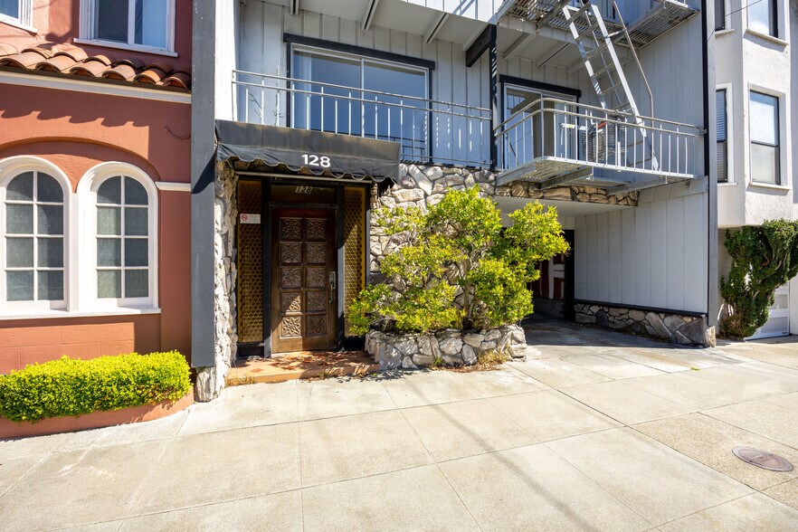 Building Photo - 128 Parker Ave