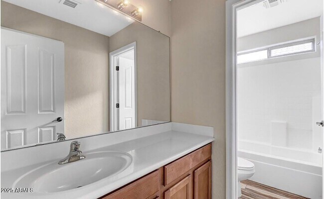 Building Photo - 9043 W Fullam St