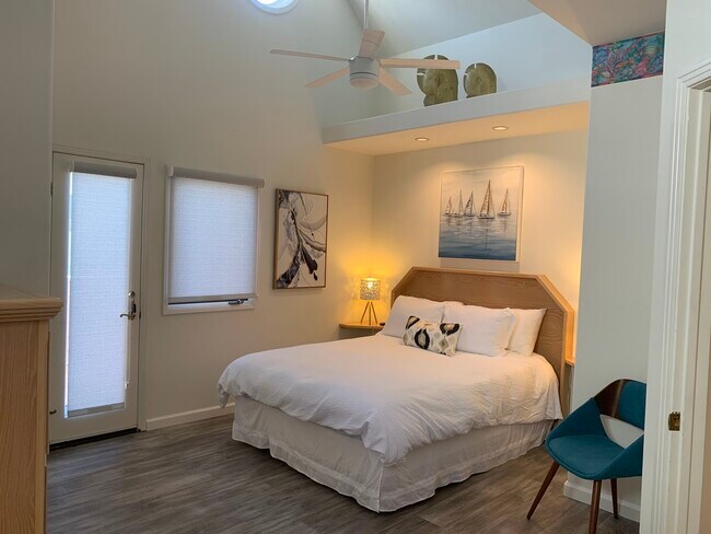 Guests Bedroom - 7635 Draper Ave