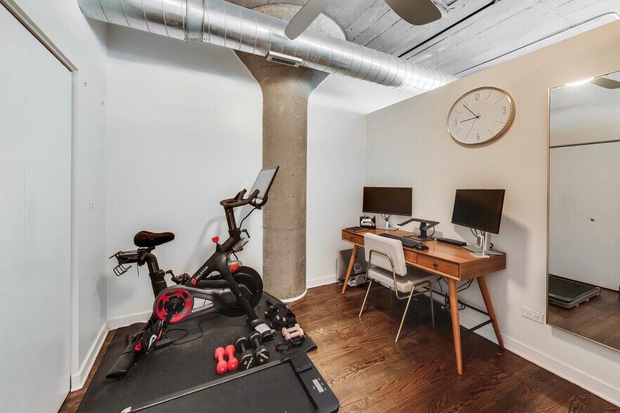 Building Photo - 1111 W 15th St