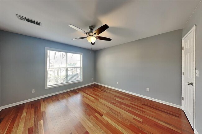 Building Photo - 1012 Fairmont Park Dr