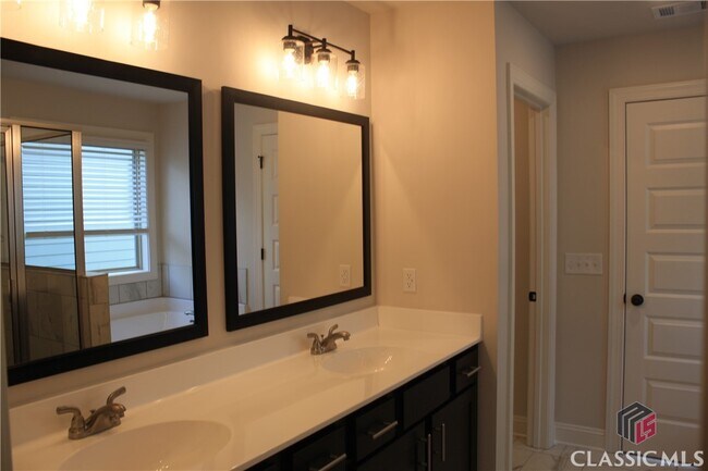Building Photo - 305 Ridge Pointe Drive