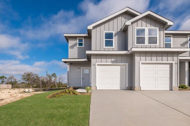 Building Photo - $1,000 off Rent for APRIL