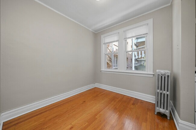 Building Photo - 1939 Grove Ave