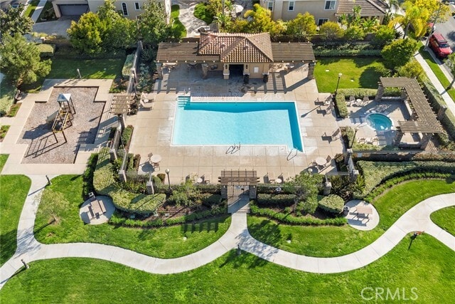 Building Photo - 2556 Pearblossom St