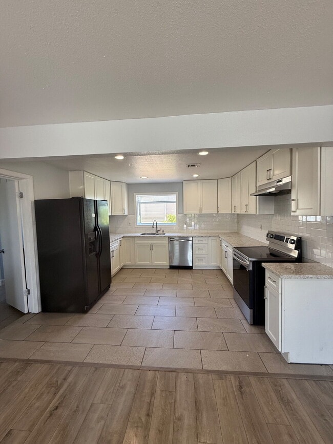 Building Photo - Charming 4-Bedroom, 2-Bath Country Home wi...