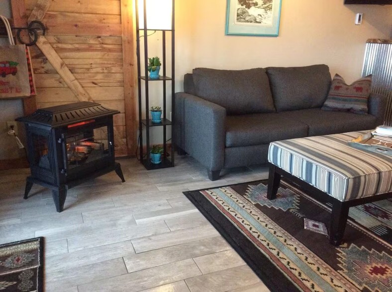 Building Photo - 468 Snow Top Dr