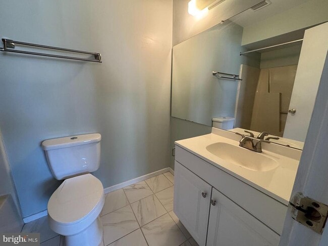 Building Photo - 1405 Roberts Way