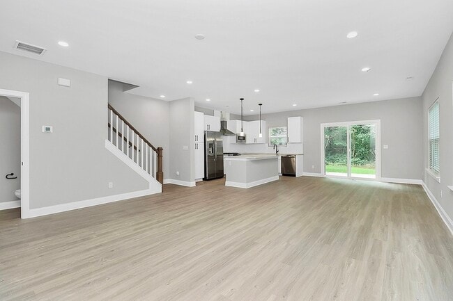 Building Photo - 2730 Catalina Ave