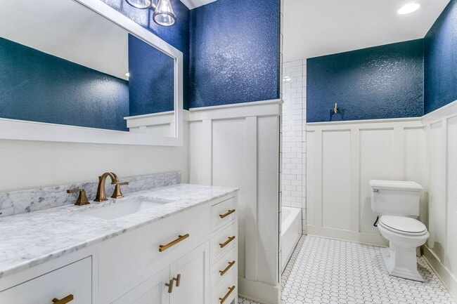 Building Photo - 4 bedroom with pool in Colleyville