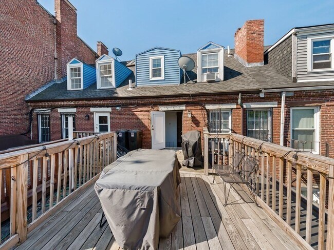 Building Photo - 83 Main St