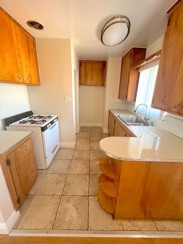 Building Photo - 513 W G St