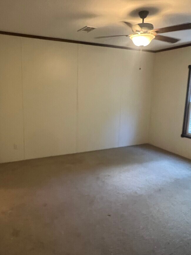 Building Photo - 477 Windwood Dr