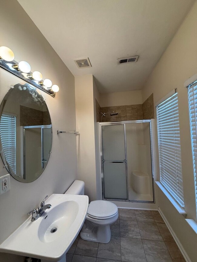 Building Photo - Well-maintained and spacious 3-bedroom Home "ASK ABOUT OUR ZERO DEPOSIT"