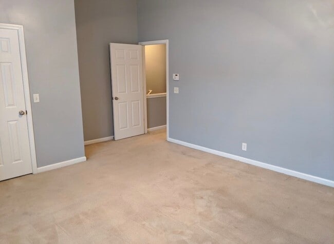 Building Photo - Donelson Townhome!