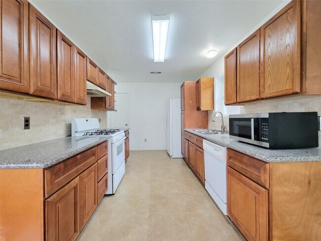 Building Photo - 16807 Sussex Dr