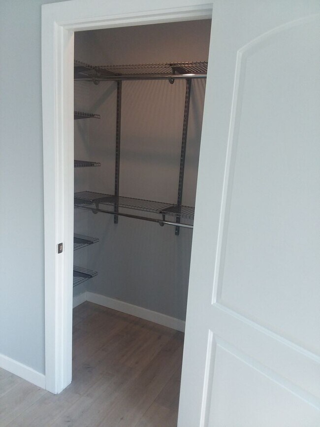 Building Photo - Estara Ave