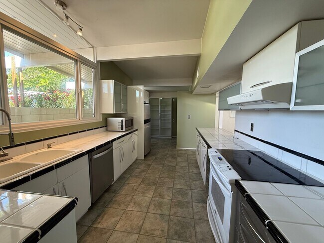 Building Photo - High Desert Retreat- 3 Bedrooms, 2 Bathroo...