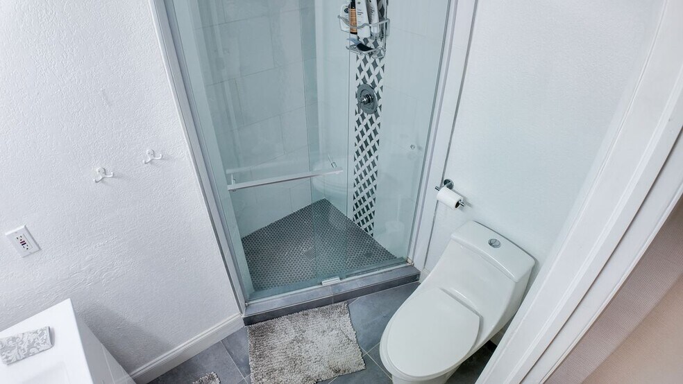 Building Photo - 8050 Severn Dr