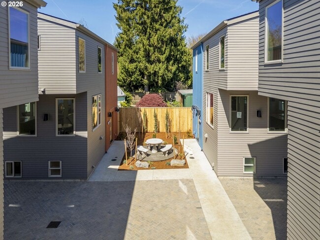 Building Photo - BRAND NEW stylish and modern Mt. Tabor stunner! Available Now!!