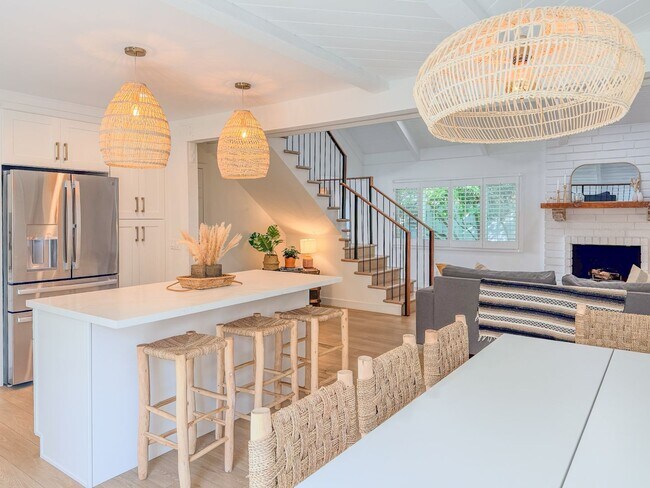 Building Photo - 4954 Dolphin Way