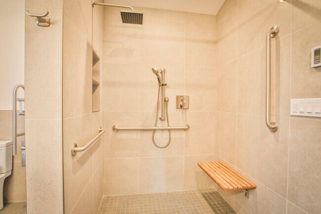 Building Photo - Private, Custom Home in Greenbank!
