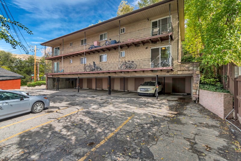 Building Photo - 475 N St E