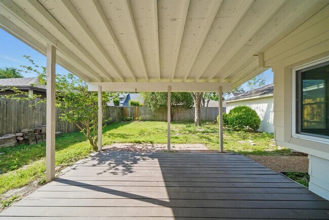 Building Photo - 9711 Derrik Dr