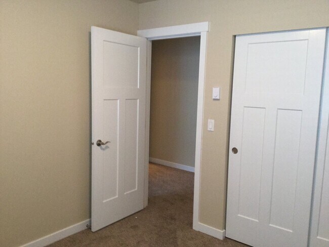 Building Photo - 1663 Burnside Pl