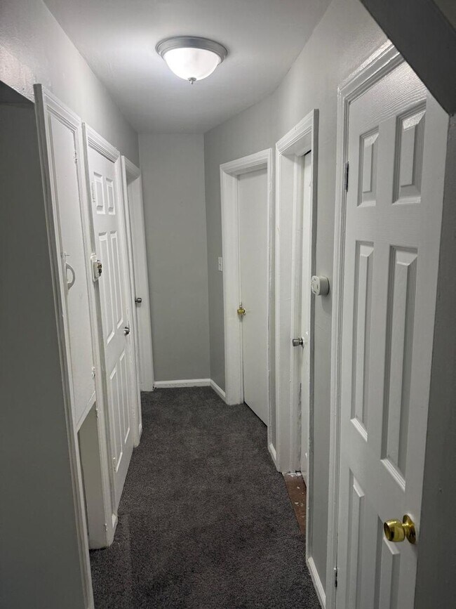 Building Photo - Newly Renovated 3-bedroom house on the Eas...