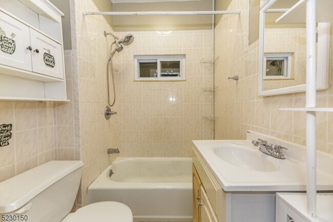 Building Photo - 58 Pillot Pl